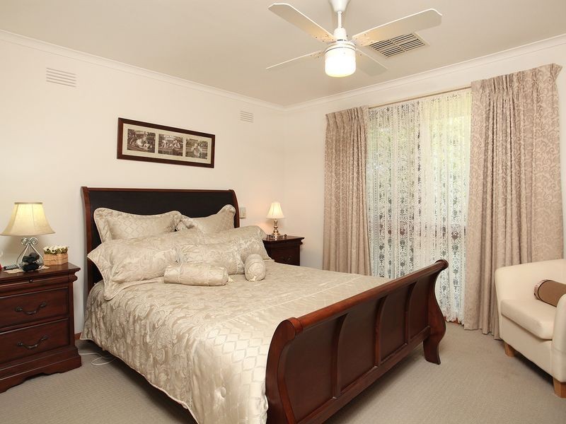 16 Crestmont Drive, Melton South VIC 3338