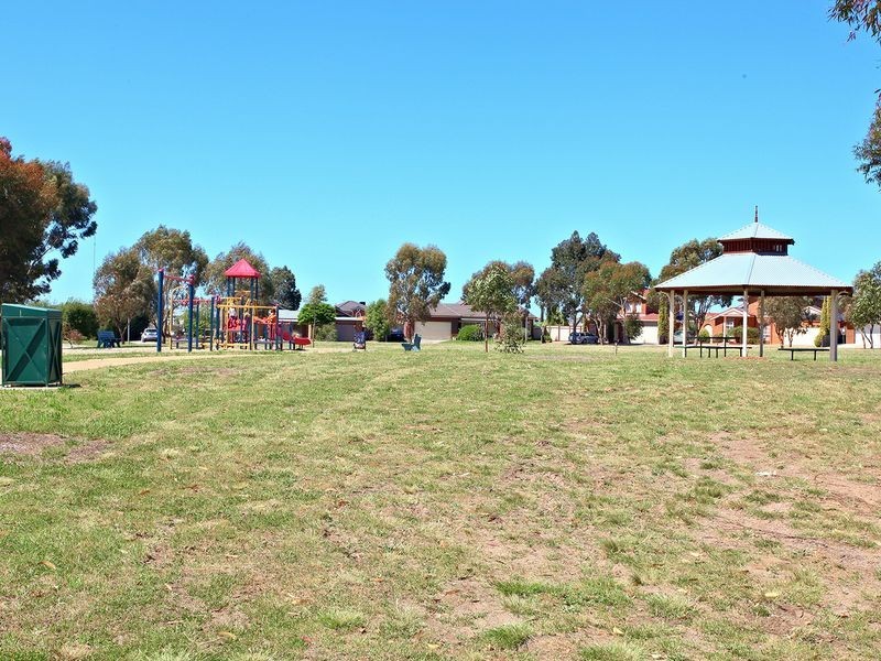 5 Toombak Walk, Sydenham VIC 3037