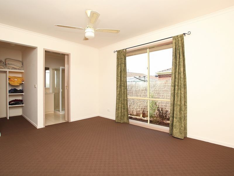 5 Toombak Walk, Sydenham VIC 3037