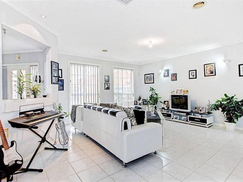 2 Oarsome Drive, Delahey VIC 3037