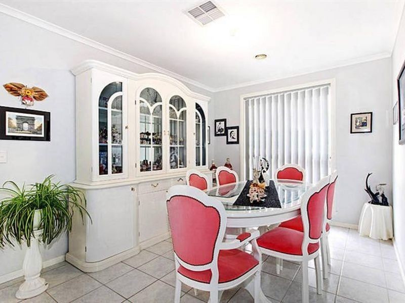 2 Oarsome Drive, Delahey VIC 3037