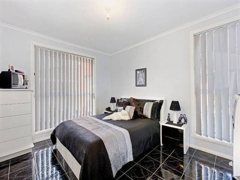 2 Oarsome Drive, Delahey VIC 3037