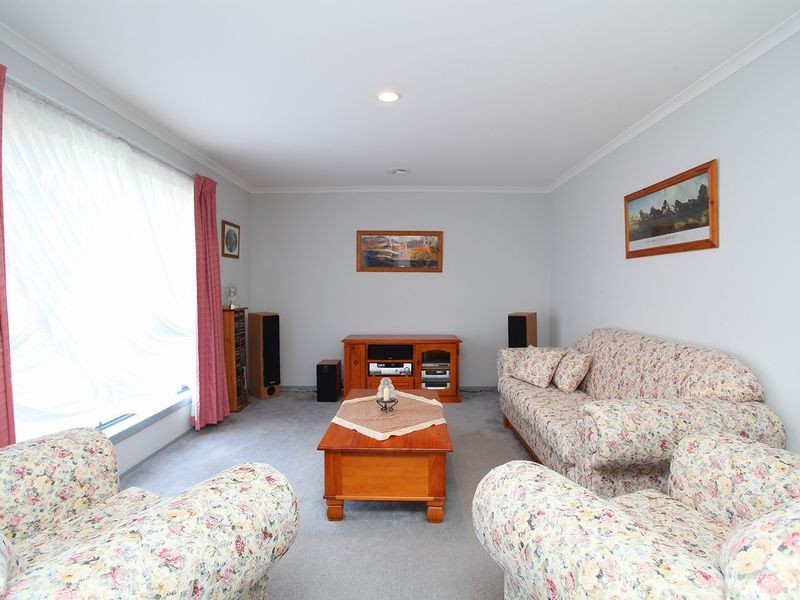 6 Goldsmith Avenue, Delahey VIC 3037
