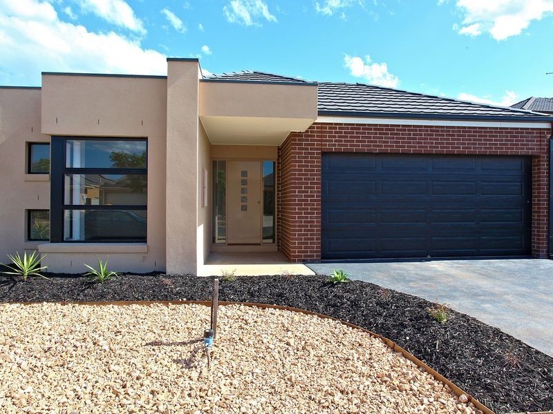 53 Lawson Way, Caroline Springs VIC 3023