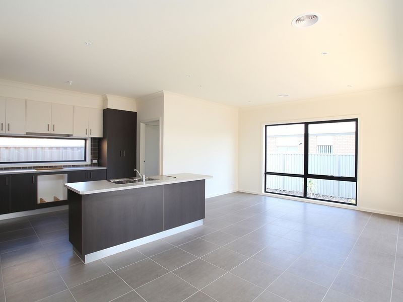 53 Lawson Way, Caroline Springs VIC 3023
