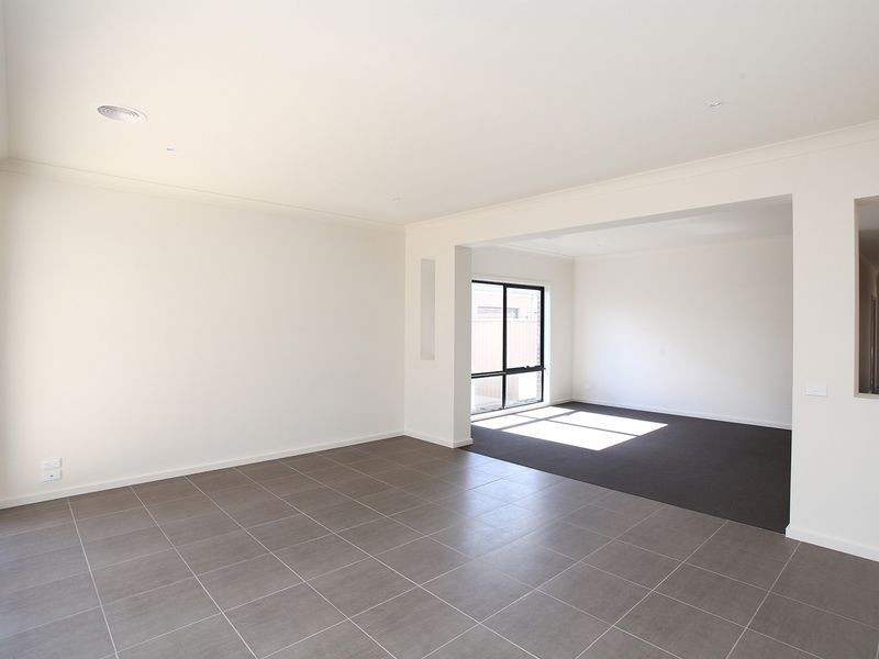 53 Lawson Way, Caroline Springs VIC 3023