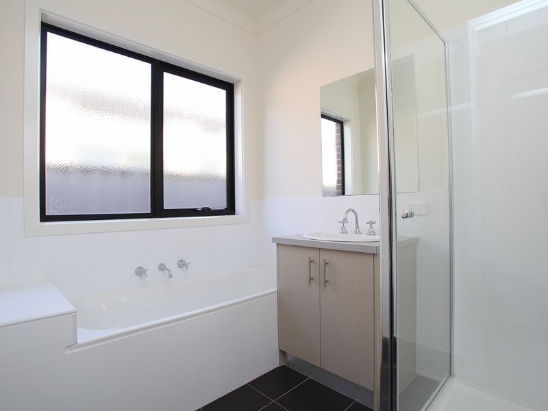 53 Lawson Way, Caroline Springs VIC 3023