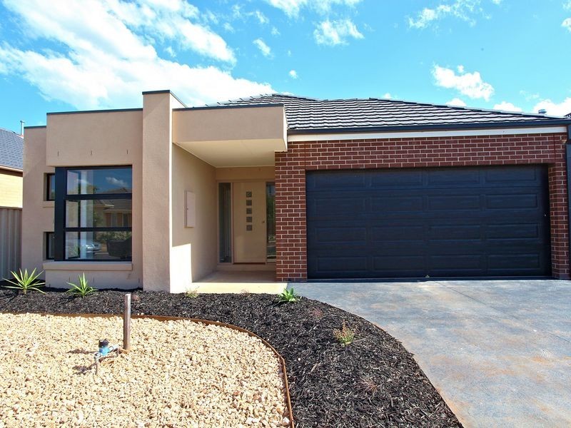 53 Lawson Way, Caroline Springs VIC 3023