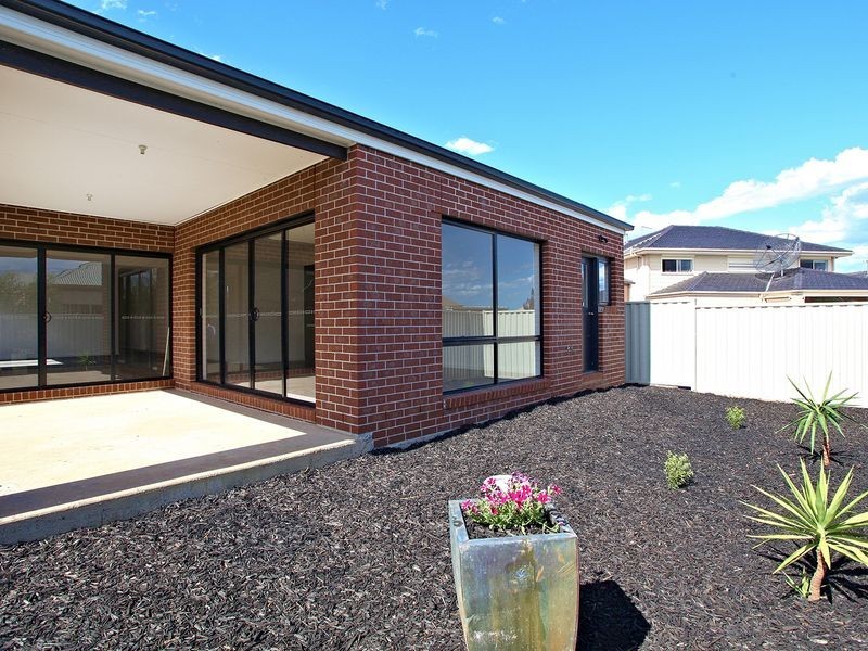 53 Lawson Way, Caroline Springs VIC 3023