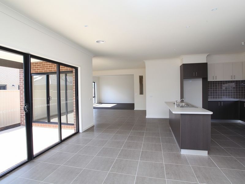 53 Lawson Way, Caroline Springs VIC 3023