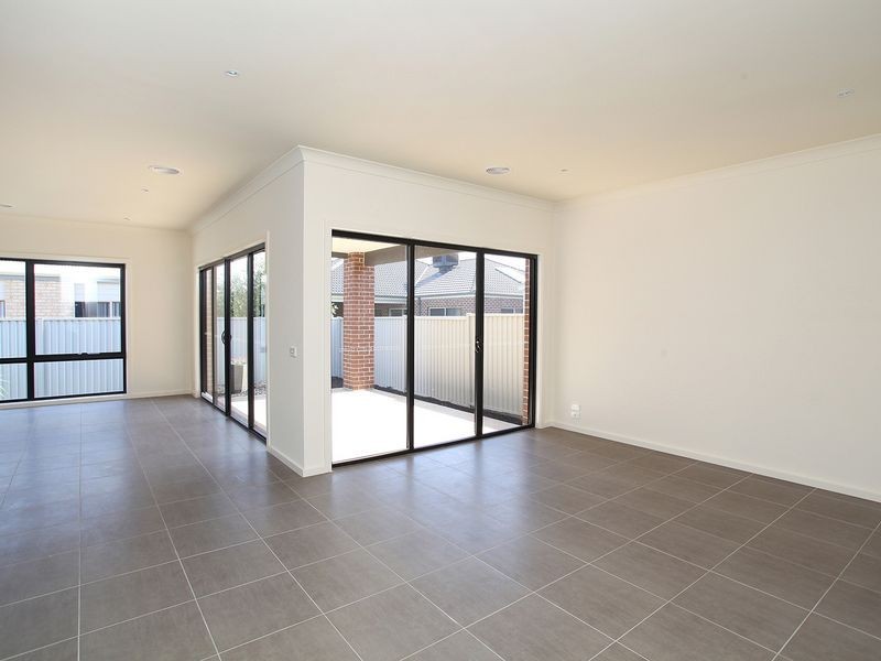 53 Lawson Way, Caroline Springs VIC 3023