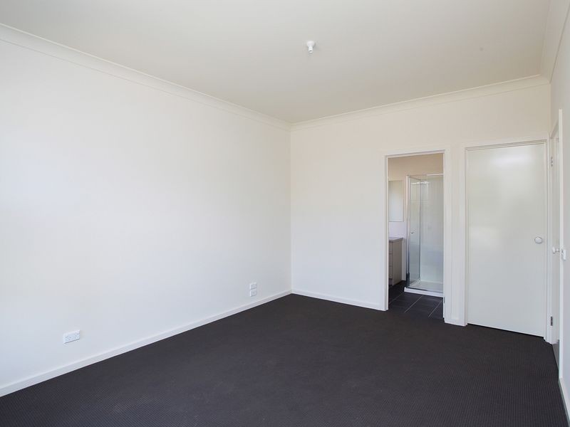 53 Lawson Way, Caroline Springs VIC 3023