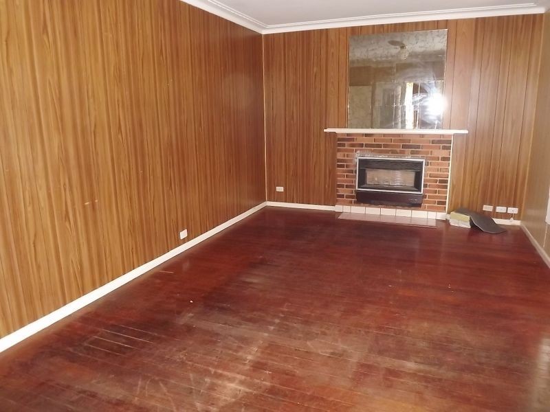 42 Douglas Avenue, St Albans VIC 3021