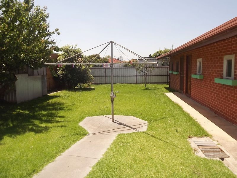 32 Kings Raod, St Albans VIC 3021