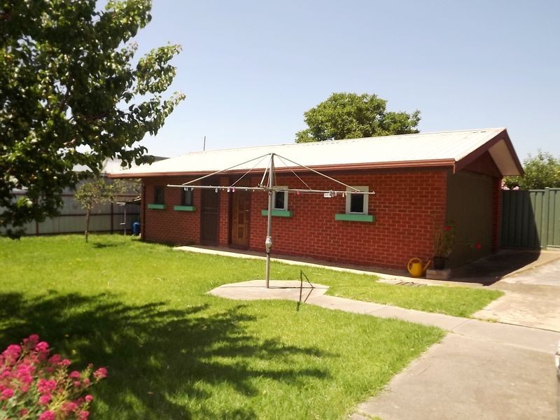 32 Kings Raod, St Albans VIC 3021