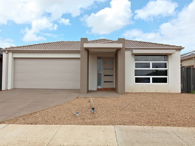 44 Edmondshaw Drive, Deer Park VIC 3023