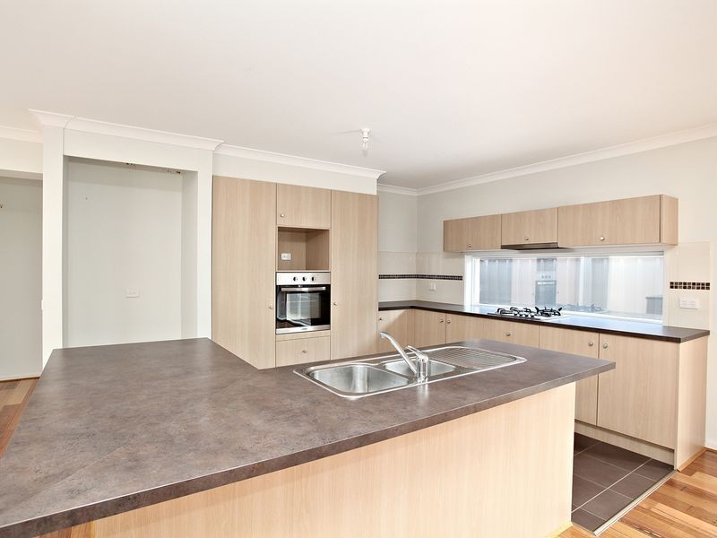 44 Edmondshaw Drive, Deer Park VIC 3023