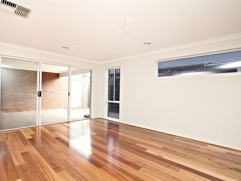 44 Edmondshaw Drive, Deer Park VIC 3023