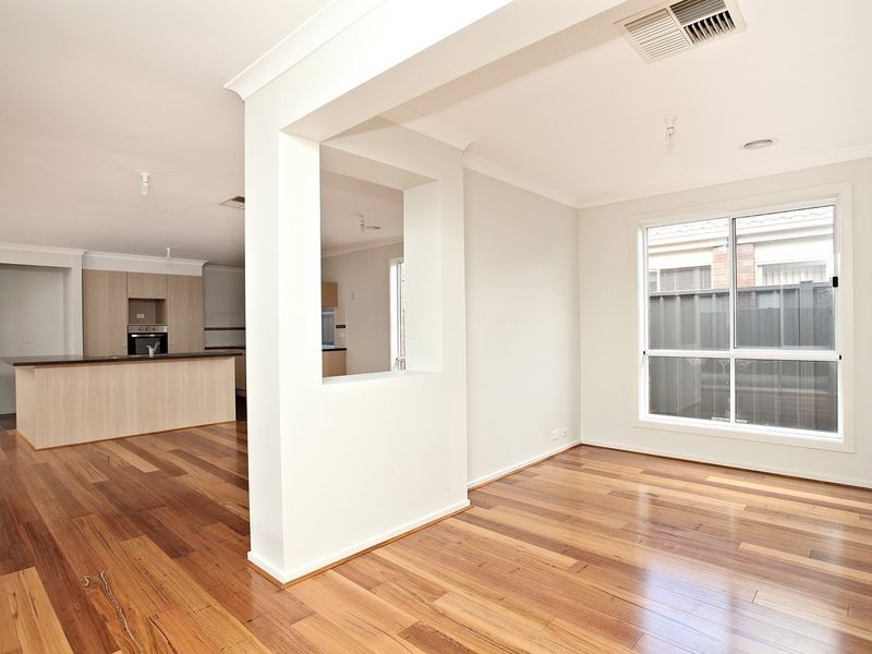 44 Edmondshaw Drive, Deer Park VIC 3023