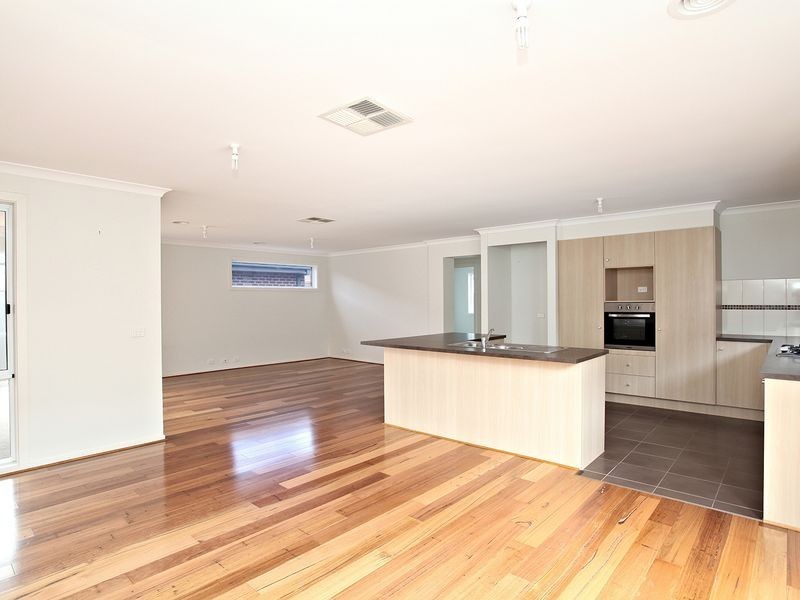 44 Edmondshaw Drive, Deer Park VIC 3023