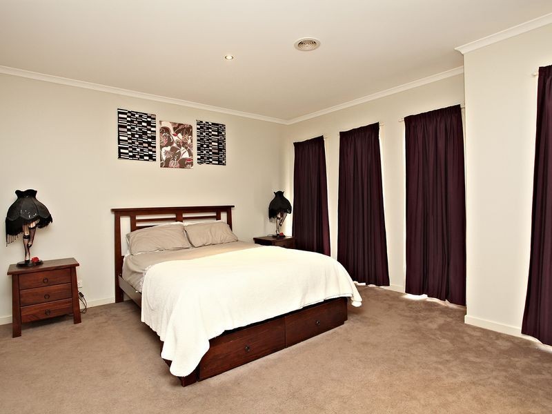 9 Cuthbert Drive, Hillside VIC 3037