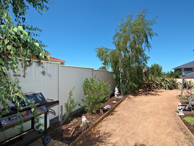 9 Cuthbert Drive, Hillside VIC 3037
