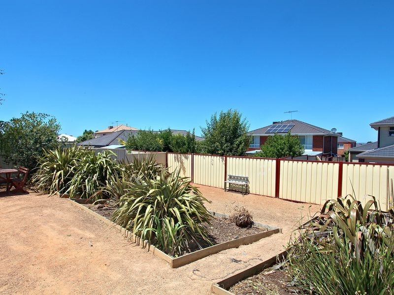9 Cuthbert Drive, Hillside VIC 3037