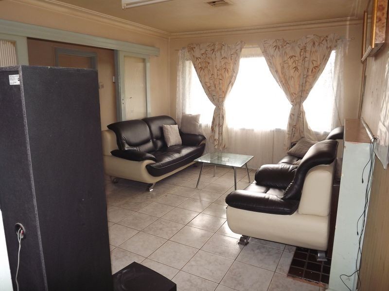 9 Moffat Street, St Albans VIC 3021 the real estate agency Withdrawn