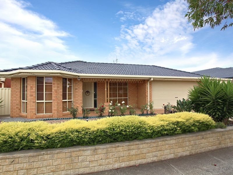 19 Millstream Circuit, Deer Park VIC 3023