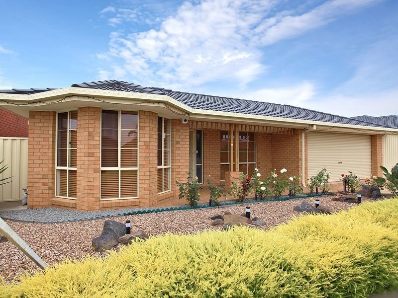 19 Millstream Circuit, Deer Park VIC 3023