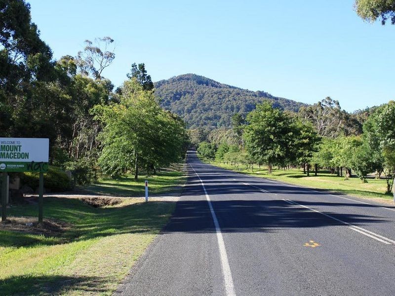 14 Green Avenue, Mount Macedon VIC 3441