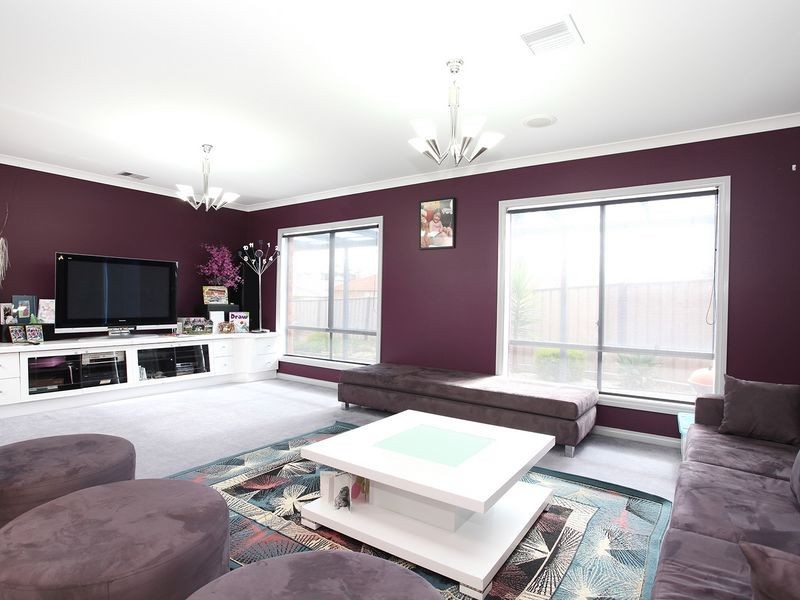 28 Woodburn Avneue, Deer Park VIC 3023