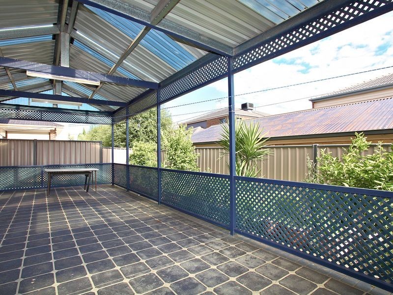 28 Woodburn Avneue, Deer Park VIC 3023
