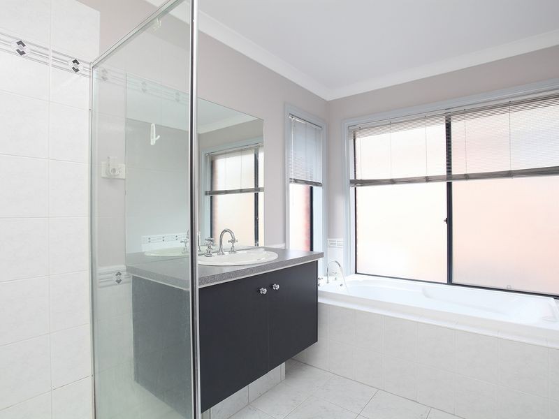 28 Woodburn Avneue, Deer Park VIC 3023