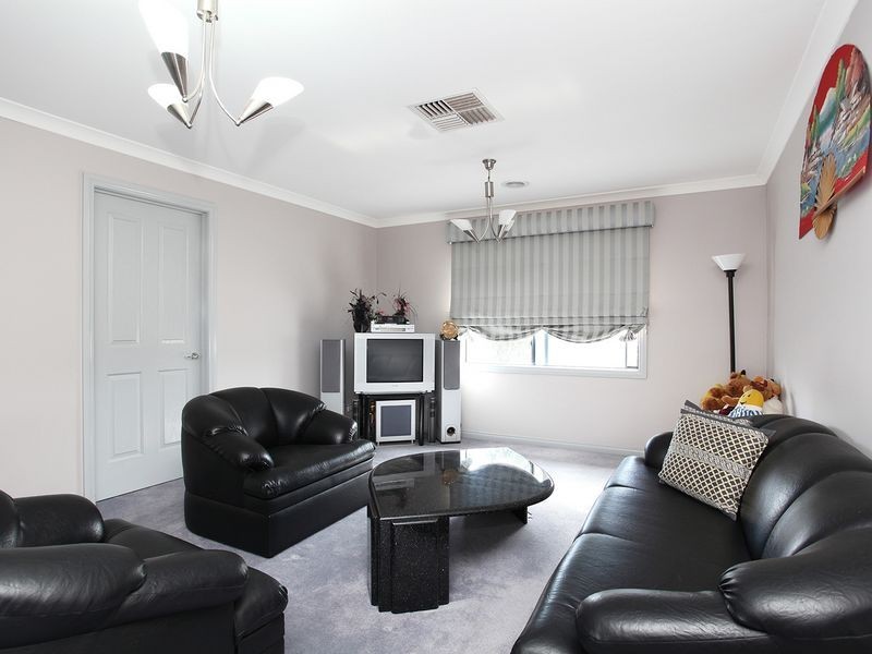 28 Woodburn Avneue, Deer Park VIC 3023