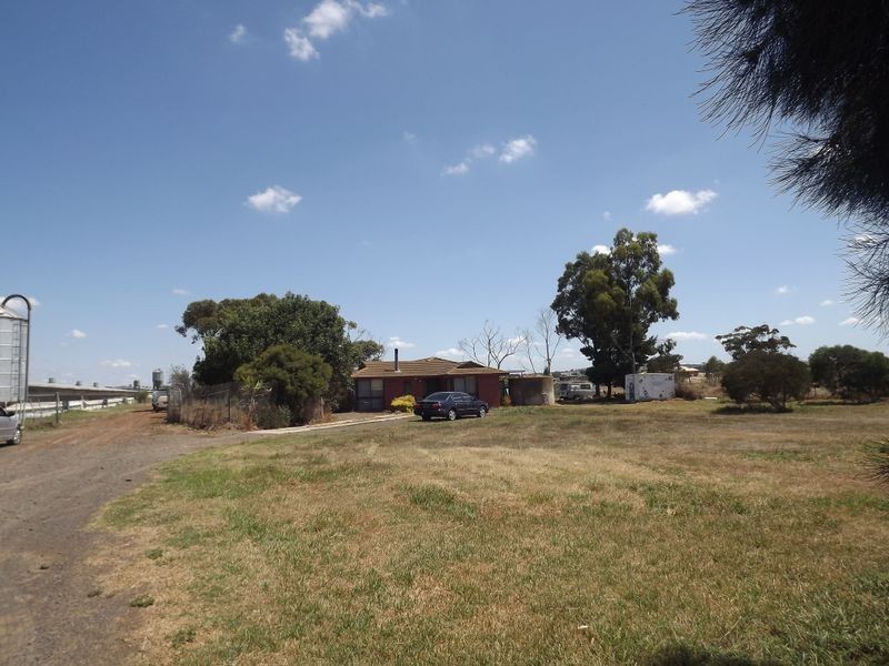 810 – 880 Troups Road, Rockbank VIC 3335