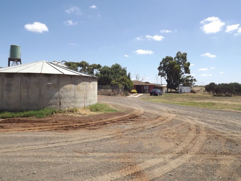 810 – 880 Troups Road, Rockbank VIC 3335