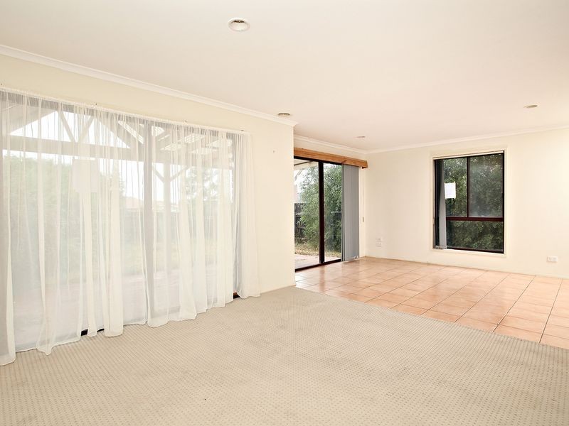 11 Berthon Crescent, Hillside VIC 3037