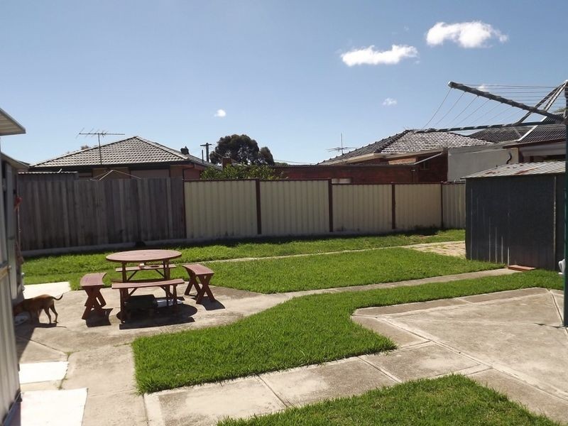 8 Orion Avenue, St Albans VIC 3021