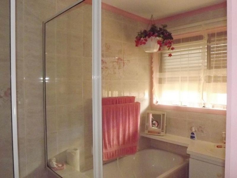 8 Orion Avenue, St Albans VIC 3021