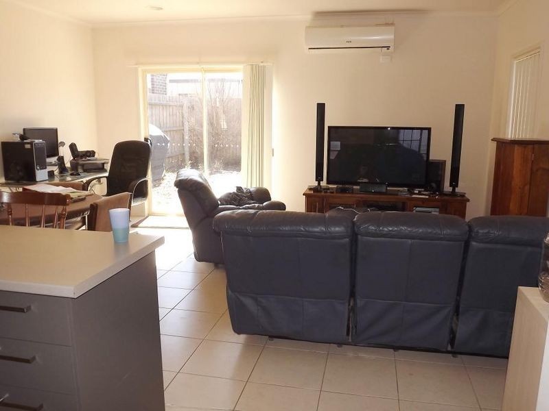 38/17 Crestmont Drive, Melton South VIC 3338