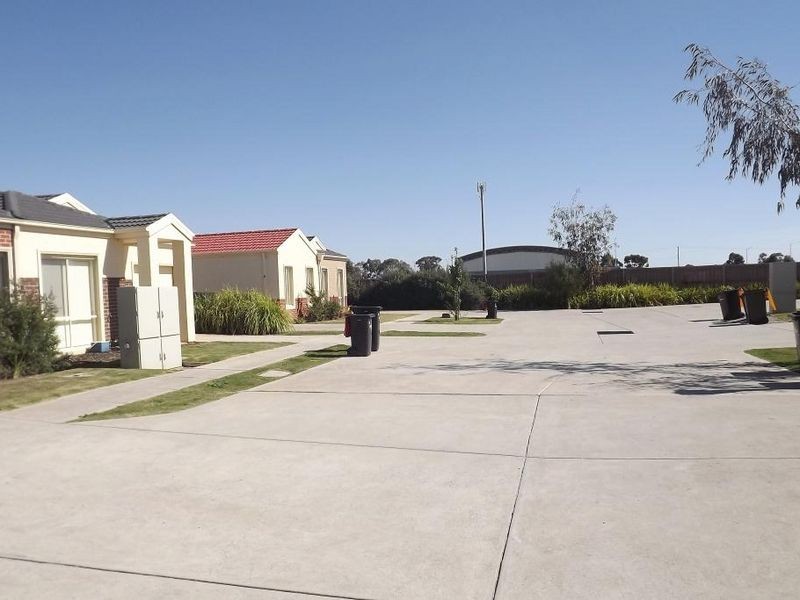 38/17 Crestmont Drive, Melton South VIC 3338