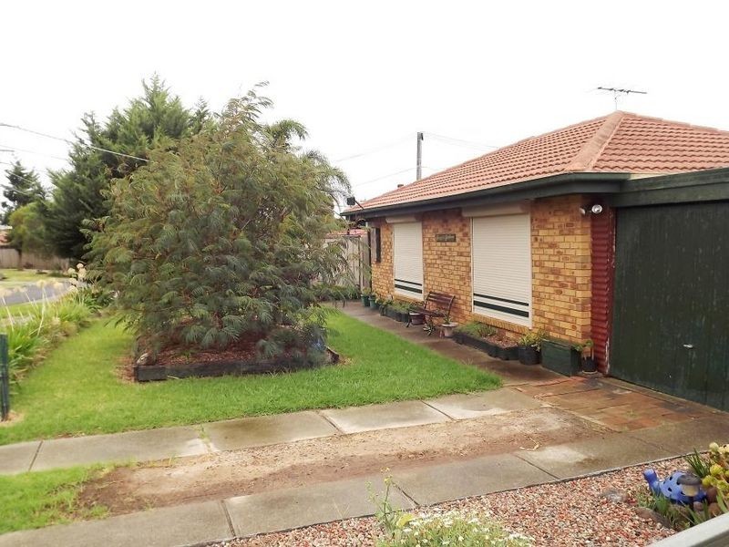 1/58 Kingdom Avenue, Kings Park VIC 3021