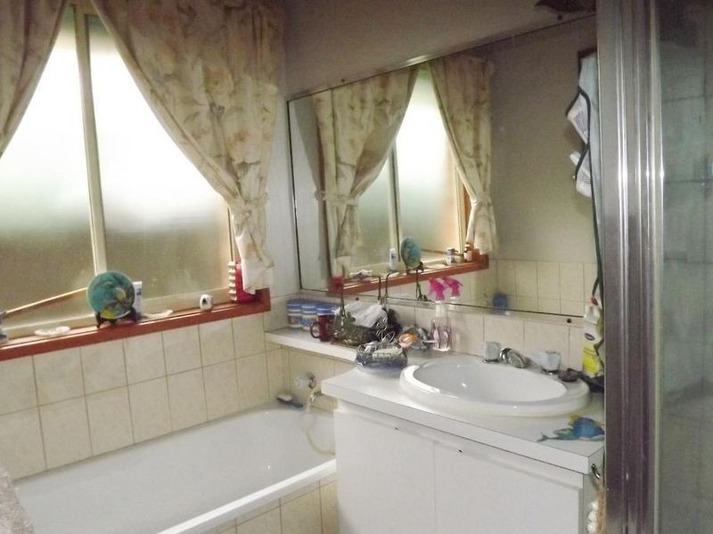 1/58 Kingdom Avenue, Kings Park VIC 3021