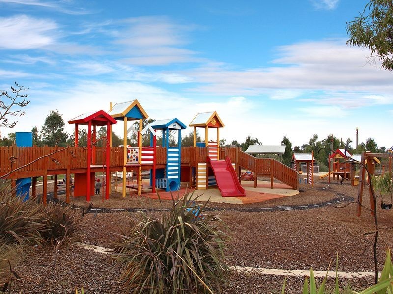 9 Redbox Crescent, Burnside Heights VIC 3023