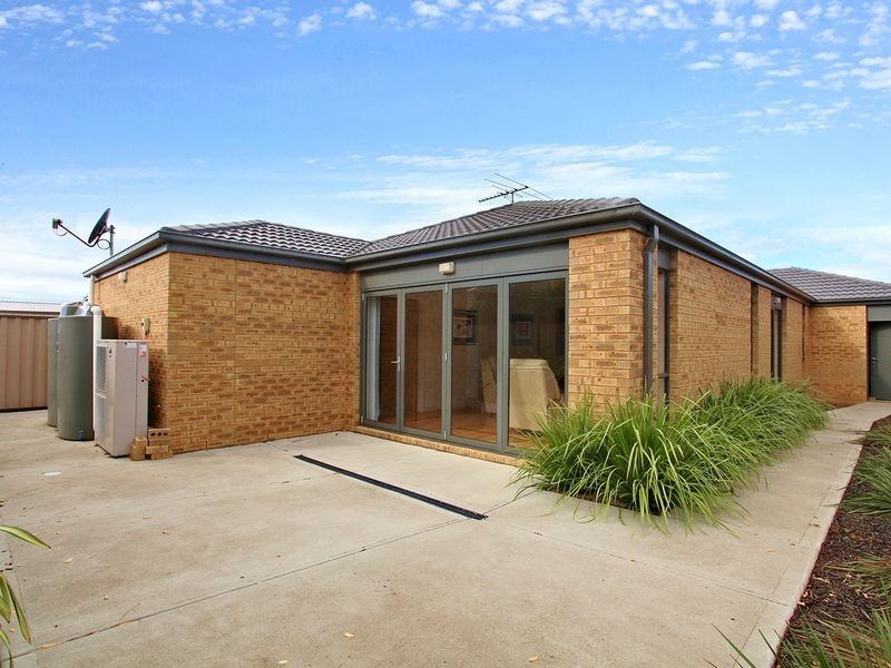 9 Redbox Crescent, Burnside Heights VIC 3023