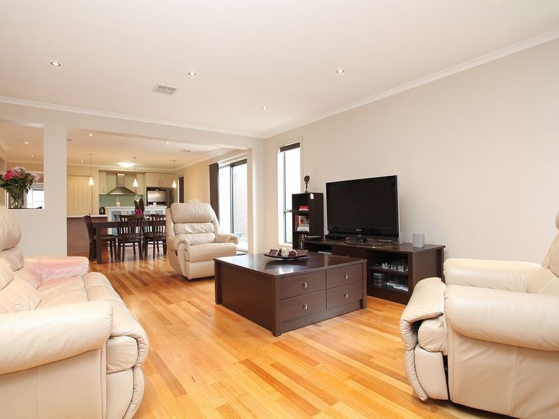 9 Redbox Crescent, Burnside Heights VIC 3023