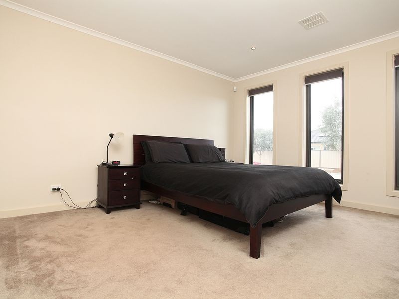 9 Redbox Crescent, Burnside Heights VIC 3023