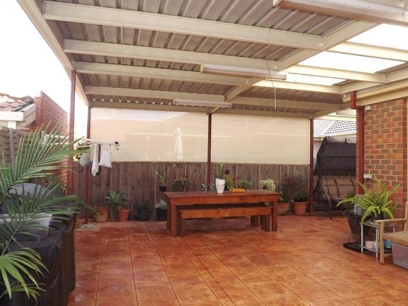 8 Patonga Drive, Delahey VIC 3037