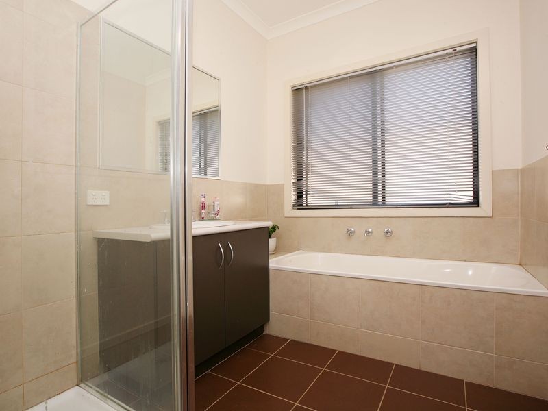 29 Menzies Drive, Burnside VIC 3023